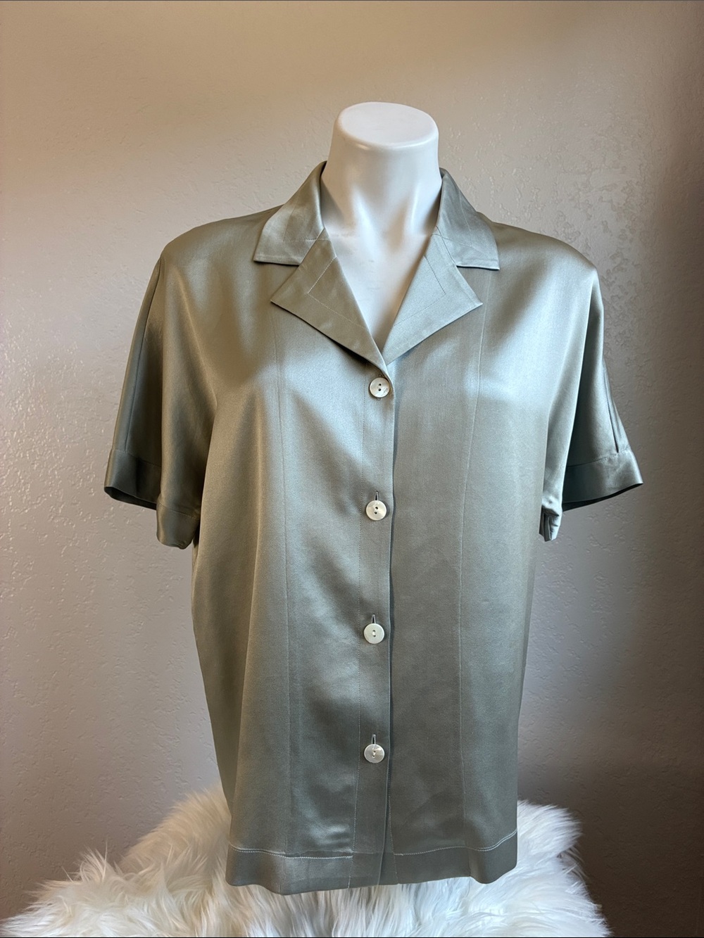 Vintage JAEGER Women’s Silk light gray Blouse size 12